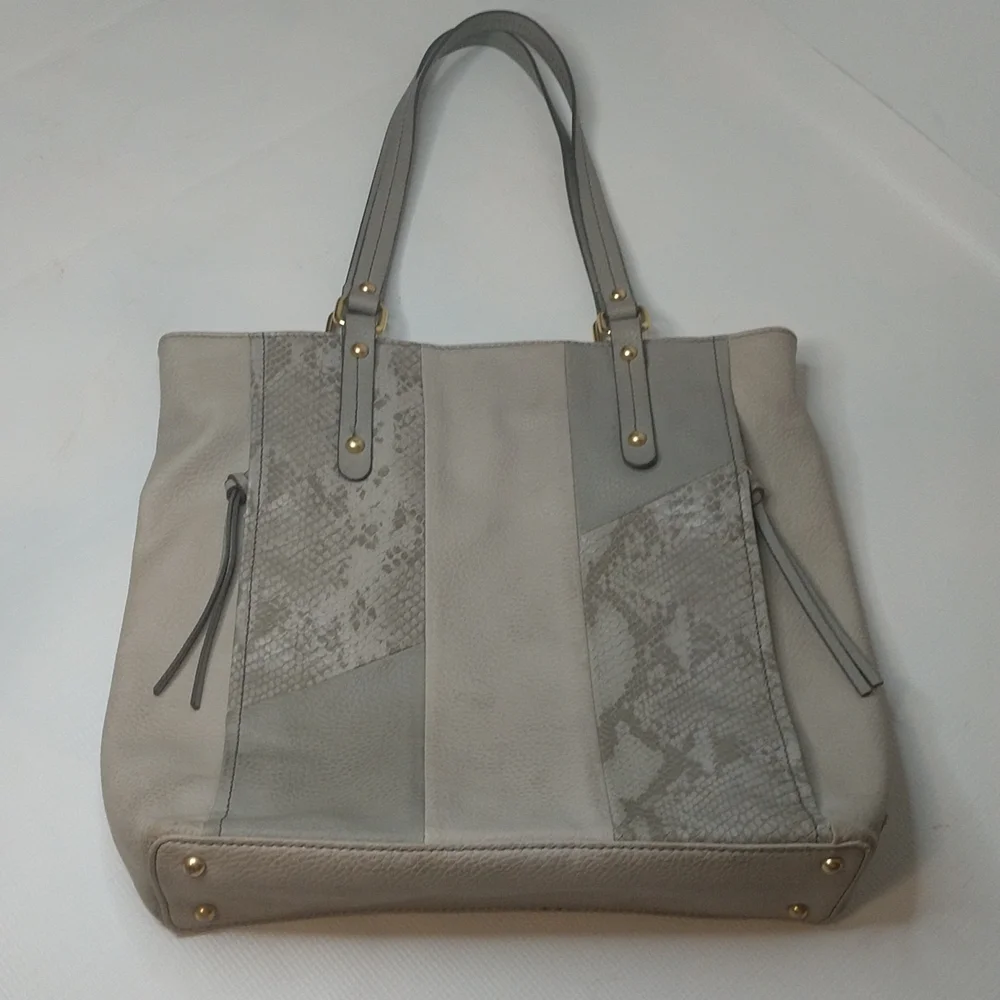 Relic large leather bag. Size  14x13